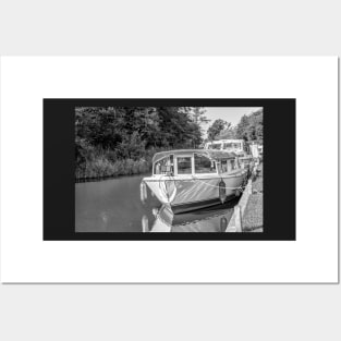 Front on view of holiday boat moored up on the Norfolk Broads Posters and Art